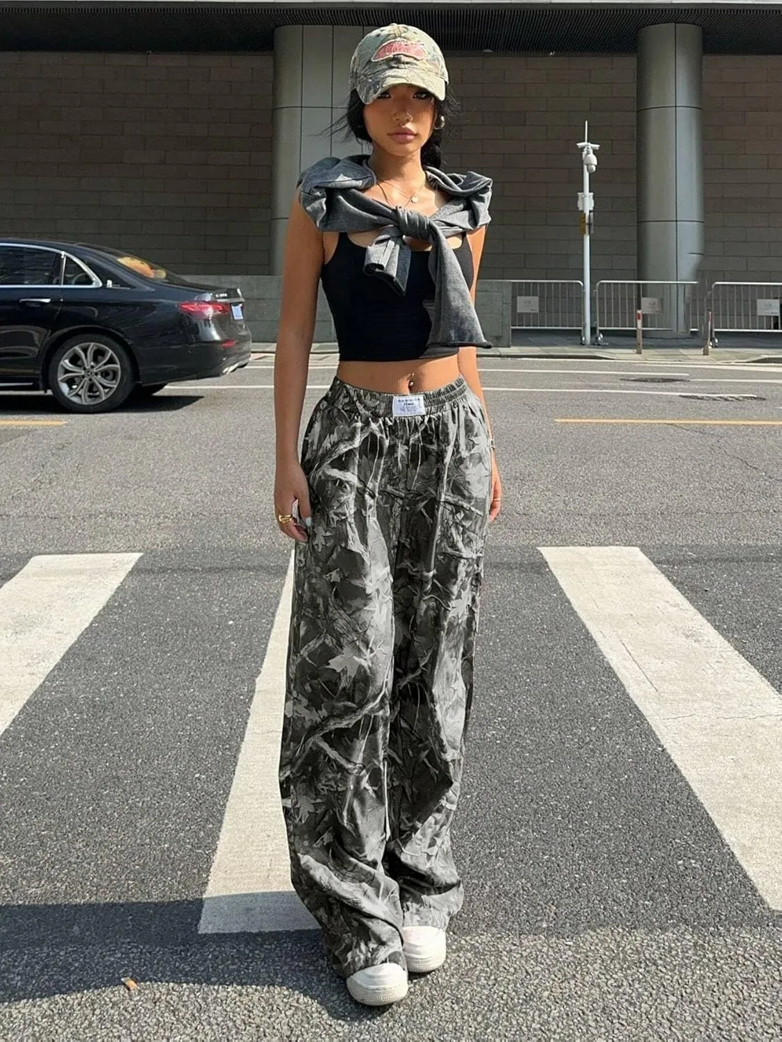 ZAFUL Women's Camo Cargo Pants Y2K Elastic High Waisted Wide Leg Casual Straight Pants Joggers Sweatpants with Patch Detail