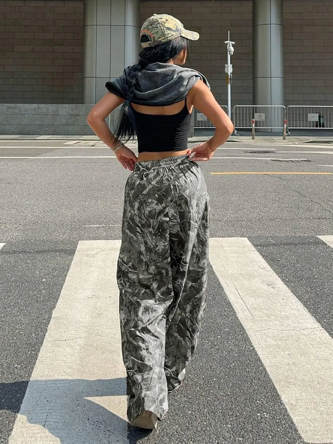 ZAFUL Women's Camo Cargo Pants Y2K Elastic High Waisted Wide Leg Casual Straight Pants Joggers Sweatpants with Patch Detail