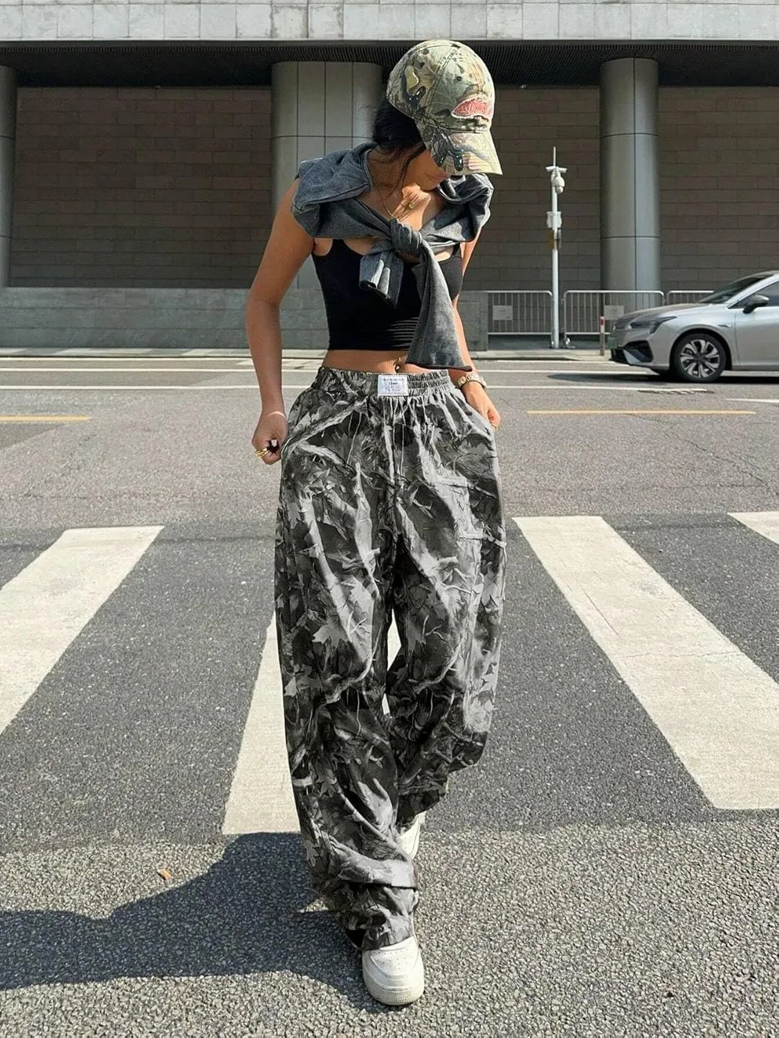 ZAFUL Women's Camo Cargo Pants Y2K Elastic High Waisted Wide Leg Casual Straight Pants Joggers Sweatpants with Patch Detail